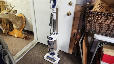 Shark Corded Vacuum. TESTED & WORKS
