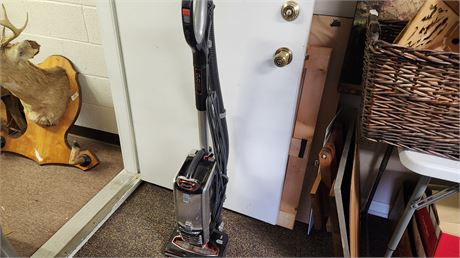 Shark Corded Vacuum. TESTED & WORKS
