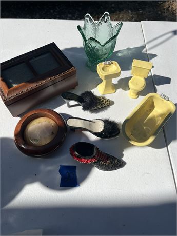 Collectibles, music box, miniatures