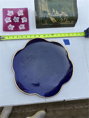 Collectible plates, box