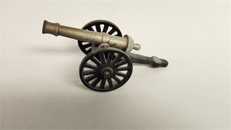 Small Vintage Gettysburg P.A. Cast Iron Desktop cannon