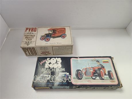 Vintage Pyro Model and empty model box