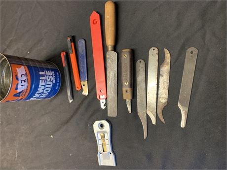 Miscellaneous knife lot