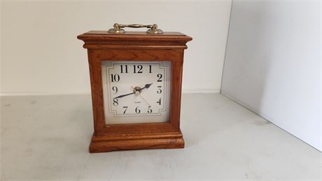 Quartz Mantle Clock. NOT TESTED