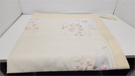 Lot Of Vintage Linens