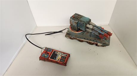Vintage Tin Metal Tank Toy. Very Rusted & NOT Working & Needs TLC