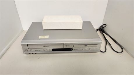 Toshiba DVD Video Player/Video Cassette Recorder & Remote NOT TESTED