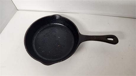 Benjamin & Medwin cast Iron Skillet. Size 8 inch