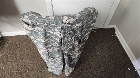 Camo Pants. Size Large / Short