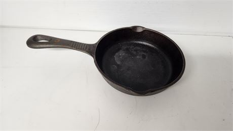 Benjamin & Medwin Cast Iron skillet, Size 6 1/2 Inch
