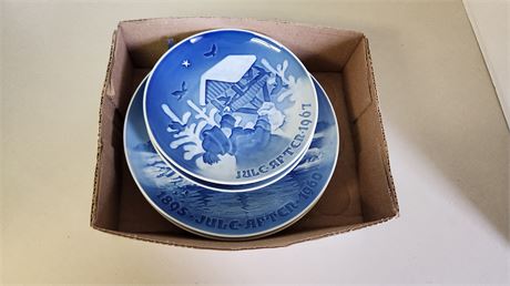 4 Blue Collector Plates