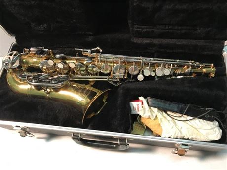 Bundy II Alto SaxThe Selmer Company