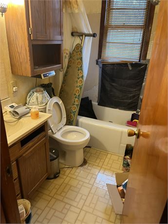Bathroom Lot, Vintage Bath