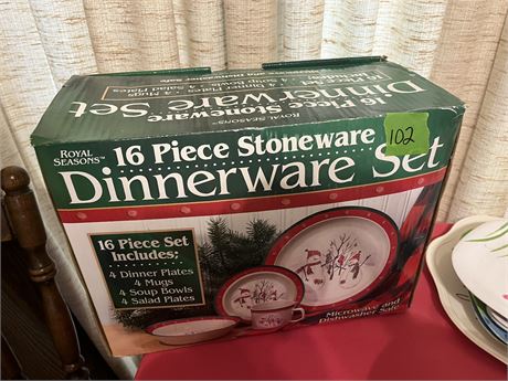 Holiday Theme Dinnerware Set