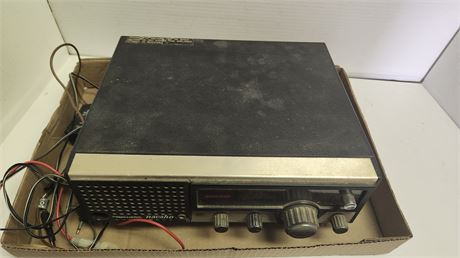 Realistic Navaho CB Radio. NOT TESTED