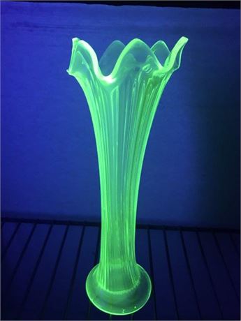 Vaseline Uranium "Swung" Vase
