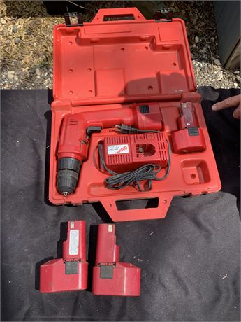 Milwaukee 3/8 Drill Driver Model 0396-1 With Case Charger Needs A Battery