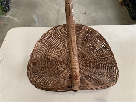 Large Decorative Wicker Gathering Storage Magazine Basket