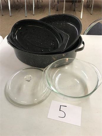 Enamel Cooker & Pyrex Glass Cooker