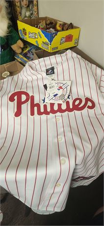 NEW Phillies Jersey Howard No 6. Size XL