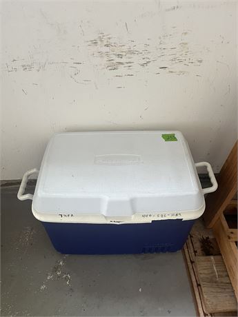 Rubbermaid Cooler