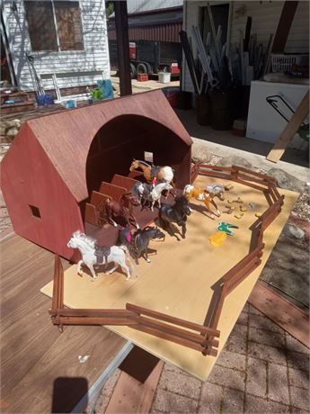 Large Wood Barn & Horses