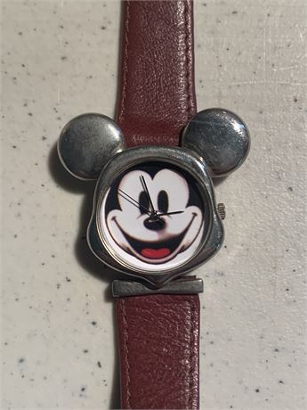Disney Wrist Watches Mickey Mouse Red Brown Leather Band Donald Duck Silver Band