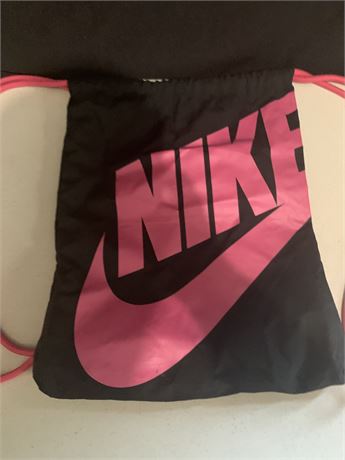 Black Nike Cinch Bag Hot With Pink Lettering And Straps