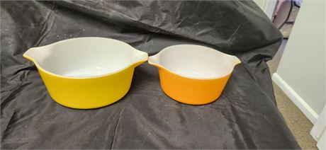2 Pieces of Pyrex
