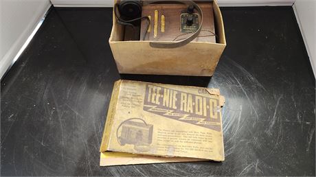 TEE-NIE-RA-DI-O. Needs Repaired With Original Box