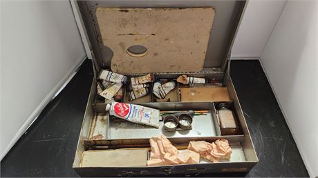 Vintage Paints & Supplies & Case