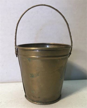 Mini. Bucket