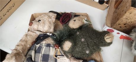 Lot Of Vintage Stuffed Animlas