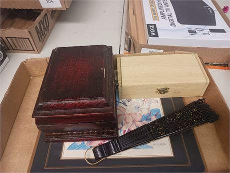 2 wooden boxes
