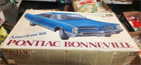Pontiac Bonneville Model Kit & Camaro Z28-E Model Kit