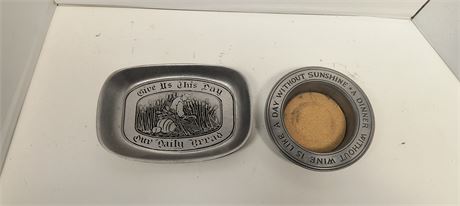 Small trays with inspirational sayings