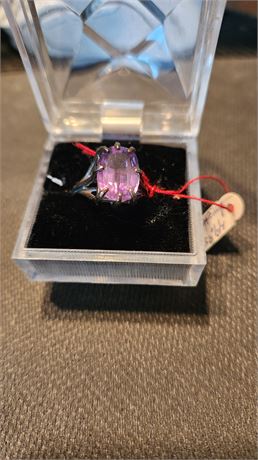 Amethyst Sterling Silver Ring. Vintage & Pretty