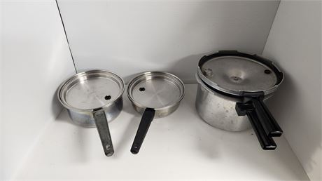2 Sauce Pans With Lids & Pressure Cooker