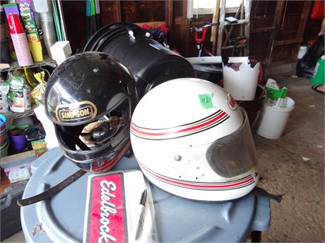 2 Helmets