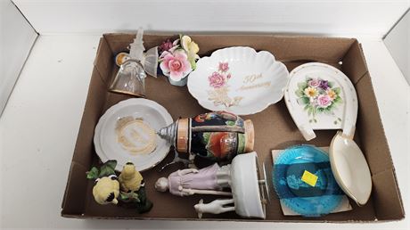 Lot Of Miscellaneous Collectable Items