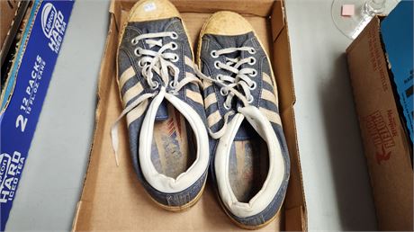 Traxx Tennis Shoes. Size Unknown