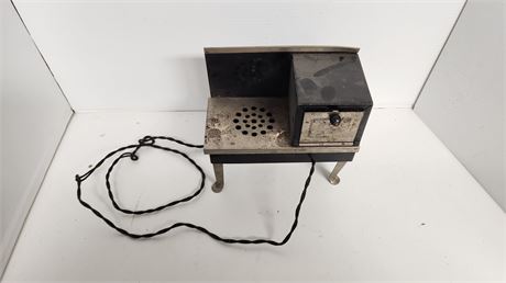 Small Electric Play Stove. NOT TESTED
