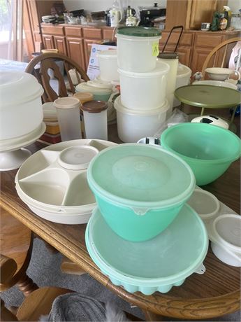 Tupperware Lot, Lazy Susan