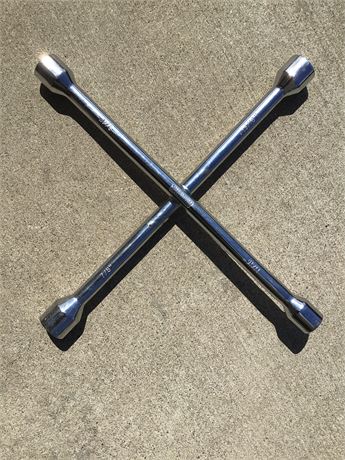 Lug Wrench with Multiple Sizes