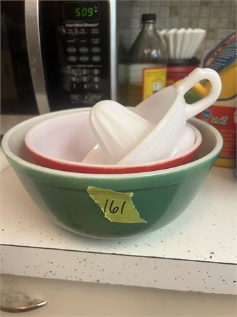 Pyrex Bowls, Red and Green