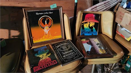 Mirrored band advertisements