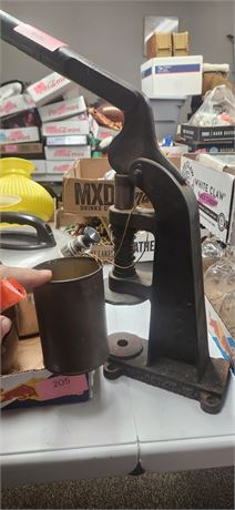 Vintage Defiance Button Machine & accessories Cast Iron & Heavy