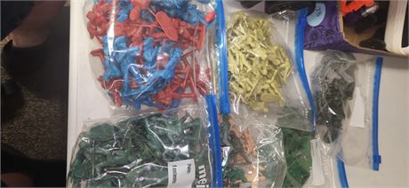 Lot Of Plastic Toy Army Men
