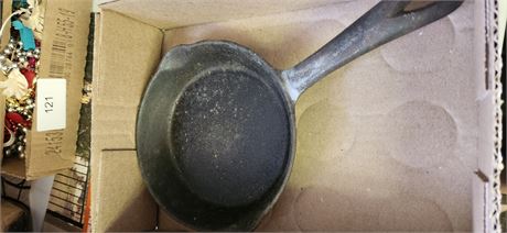 Small cast iron skillet