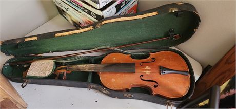 Violin & Case. Needs Repaired